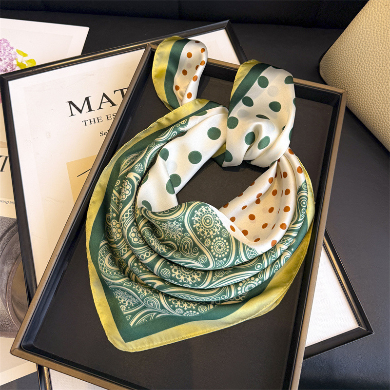 Écharpe de créateur, Hijab en soie, Châle pour femme, Bandana, Bandeau, Foulard à ruban, Foulard de tête, Foulard de cou, Mouchoir, Marques de luxe Femme