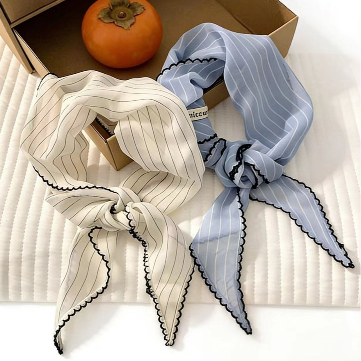 Élégant foulard triangulaire en soie à fines rayures pour femme, nouvelle mode, cache-cou, bandeau à pois doux, turban coréen, petits foulards frais