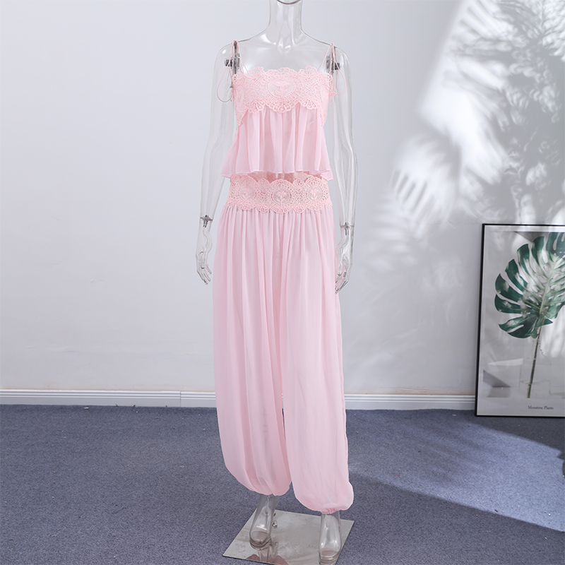 Ensemble deux pièces en dentelle pour femme : débardeur camisole transparent et pantalon jogger large – Tenue élégante avec détails en dentelle – Tendance