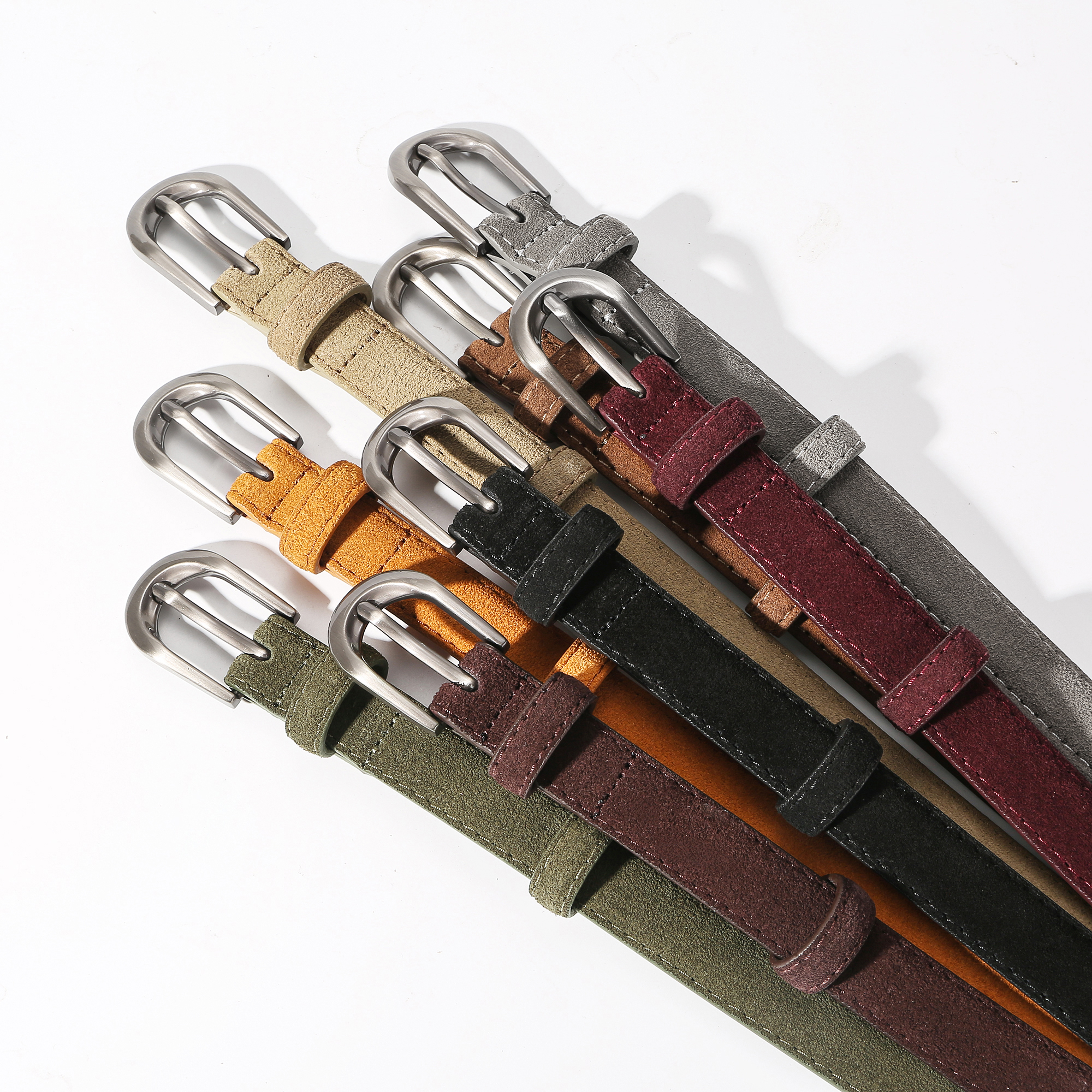 Ceinture en cuir marron pour femme avec boucle argentée, ceinture décontractée en daim doux pour jeans, robes et tenues de tous les jours