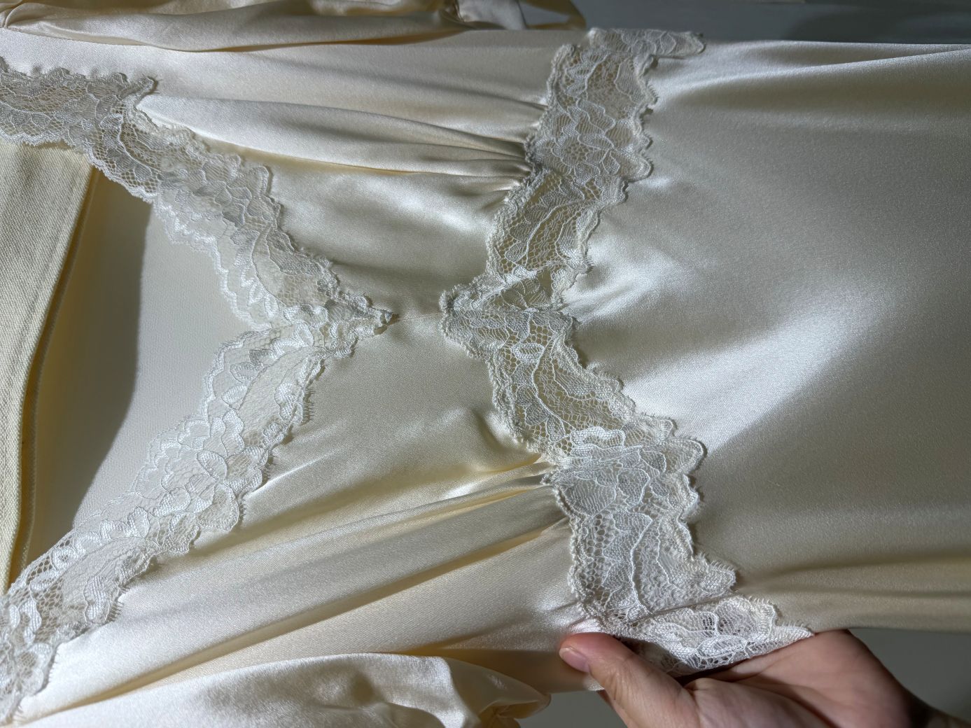 Robe midi en satin 100% soie pour femme, broderie en dentelle, patchwork, col en V, ruban, manches courtes, taille haute, robe élégante pour femmes