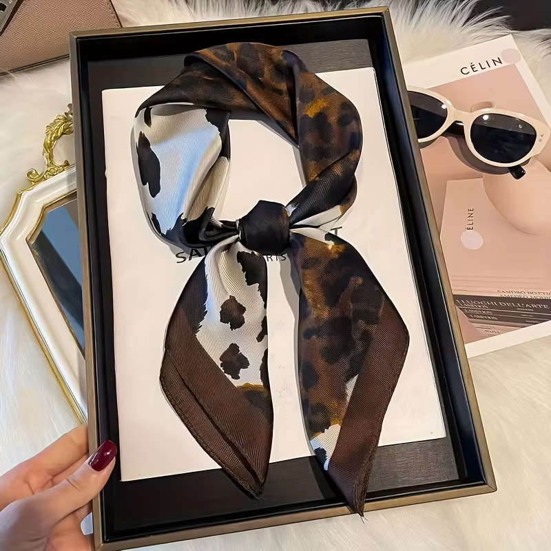 Bandeau en satin imprimé léopard 70 cm, foulard élégant pour femme, bandana, écharpe de cou, accessoire de mode féminin, nouveau style 2026
