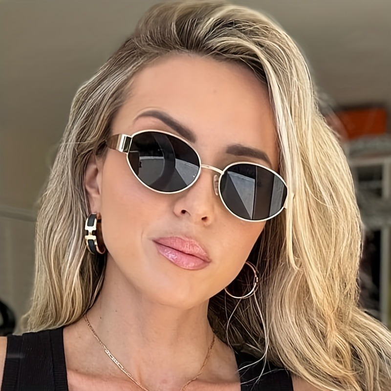 Lunettes de mode ovales en métal pour femmes, légères, charnières durables, accessoire tendance pour le quotidien et les événements, 1 pièce