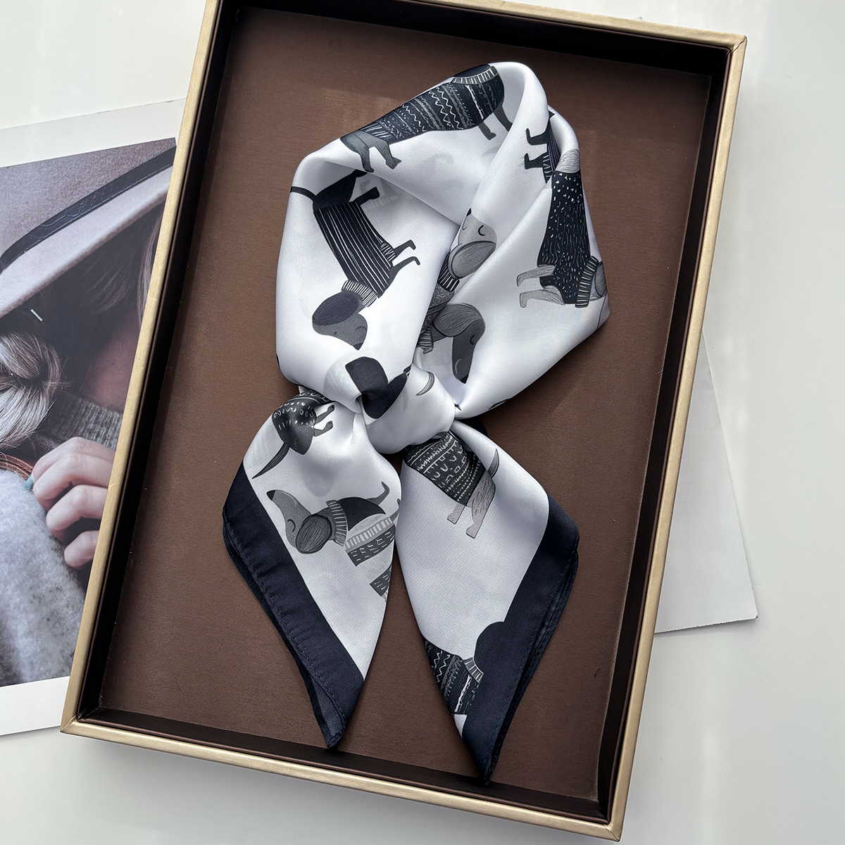 Écharpe carrée en coton imprimé chien pour femme, foulards élégants en soie imitation, bandanas, hijab de luxe, châles élégants