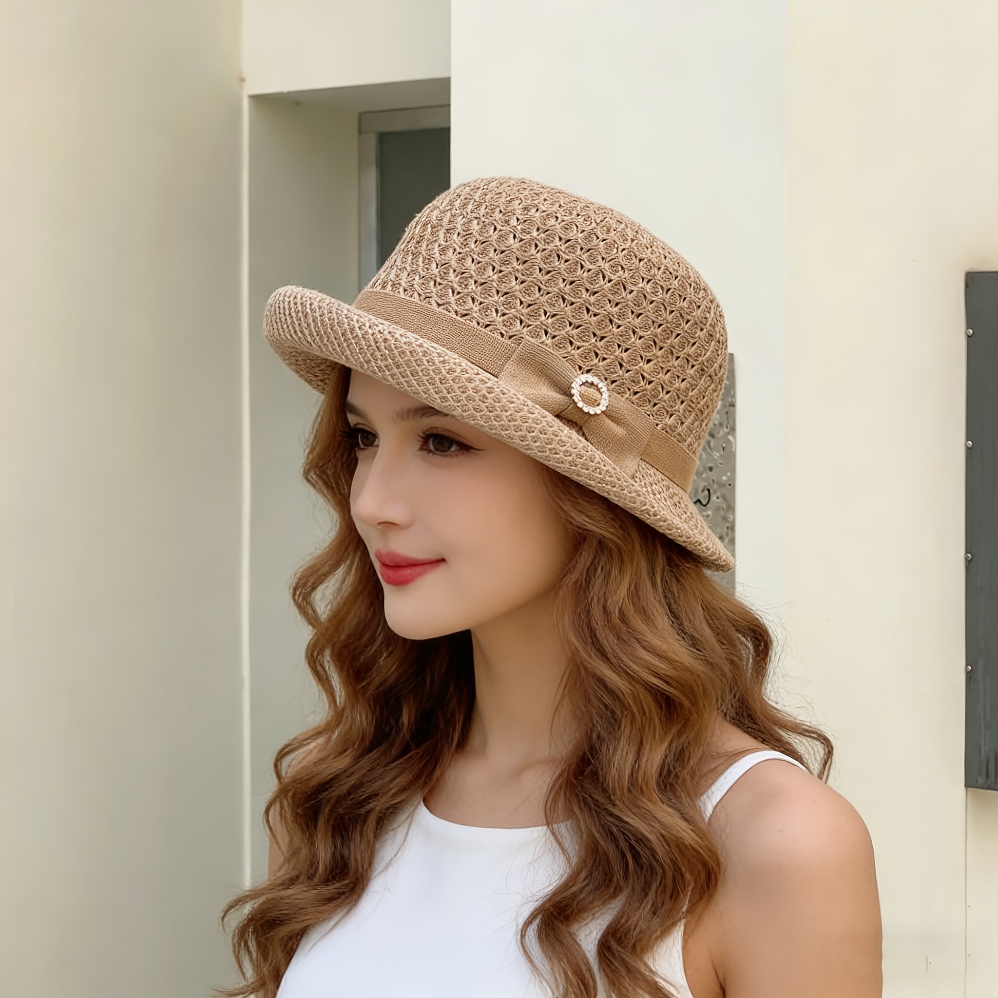 Chapeau Bob Femme Respirant au Crochet avec Nœud et Strass, Idéal pour les Sorties Décontractées, les Vacances et les Activités Estivales