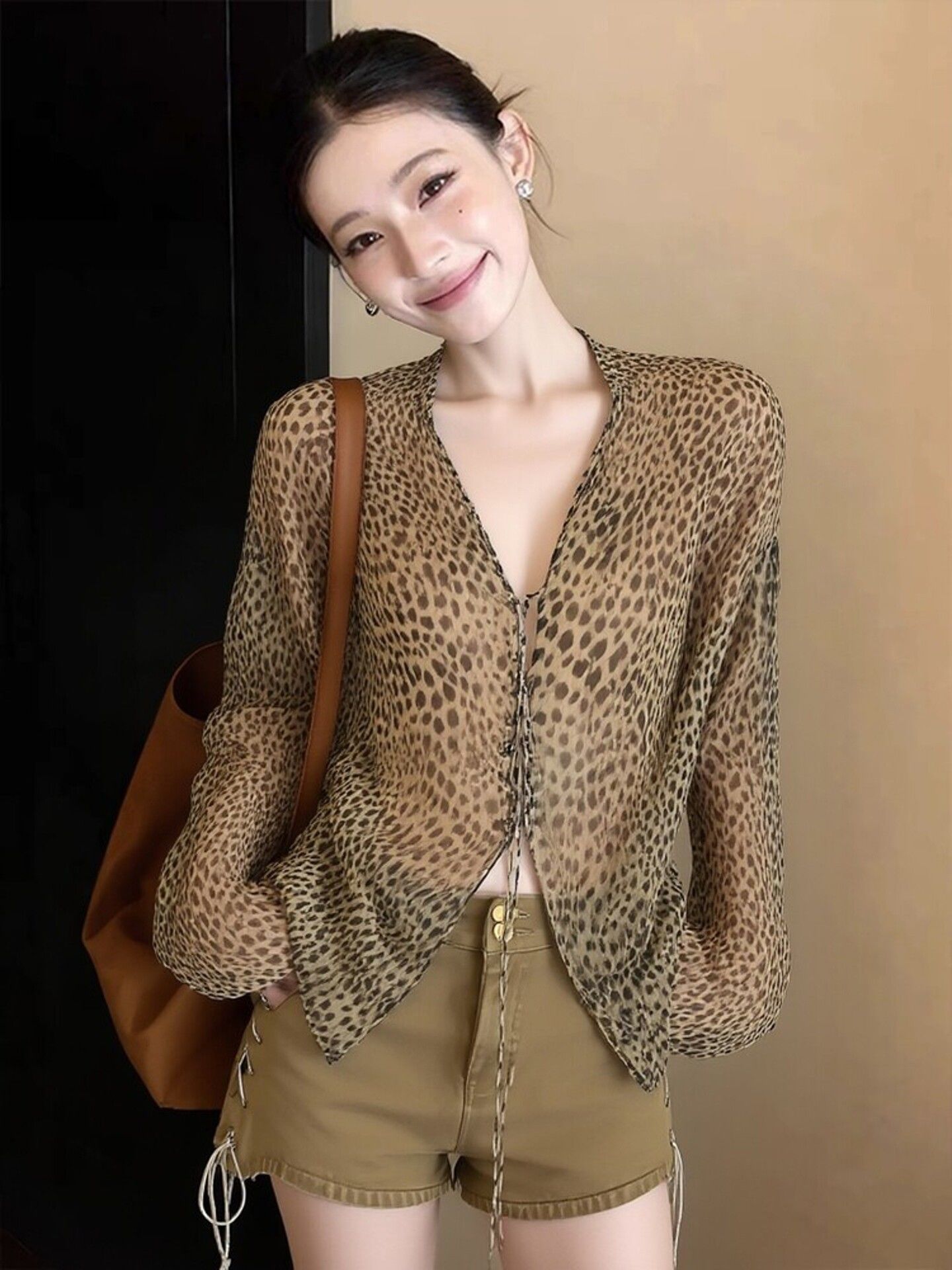 Chemise unique et élégante à imprimé léopard de style européen pour femme, parfaite pour l'été.