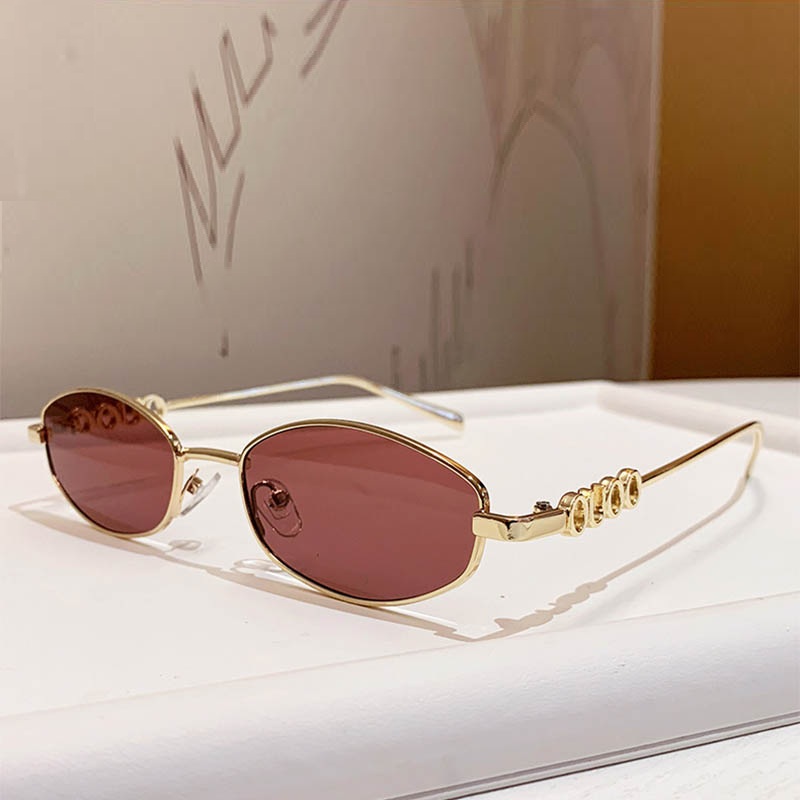 Lunettes de soleil de marque de luxe avec lettres métalliques pour femmes et hommes, tendance unisexe, petites, polygonales, UV400, élégantes pour la conduite en extérieur et les selfies.