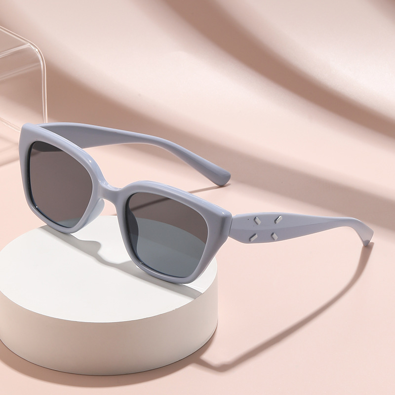 Lunettes de soleil pour femmes avec visage haut de gamme, petites lunettes Anti-uv à grande monture rétro œil de chat 2025, nouvelles lunettes de soleil 9673