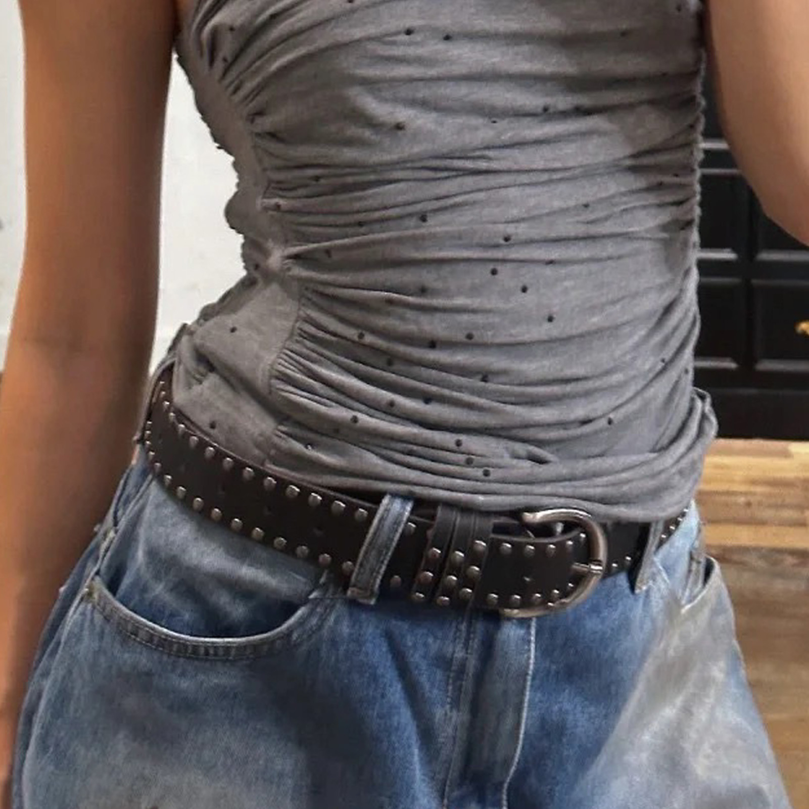 Ceinture en cuir noir et blanc de style punk pour femmes, à la mode, polyvalente, haut de gamme, en denim, avec rivets décoratifs, ceinture sexy
