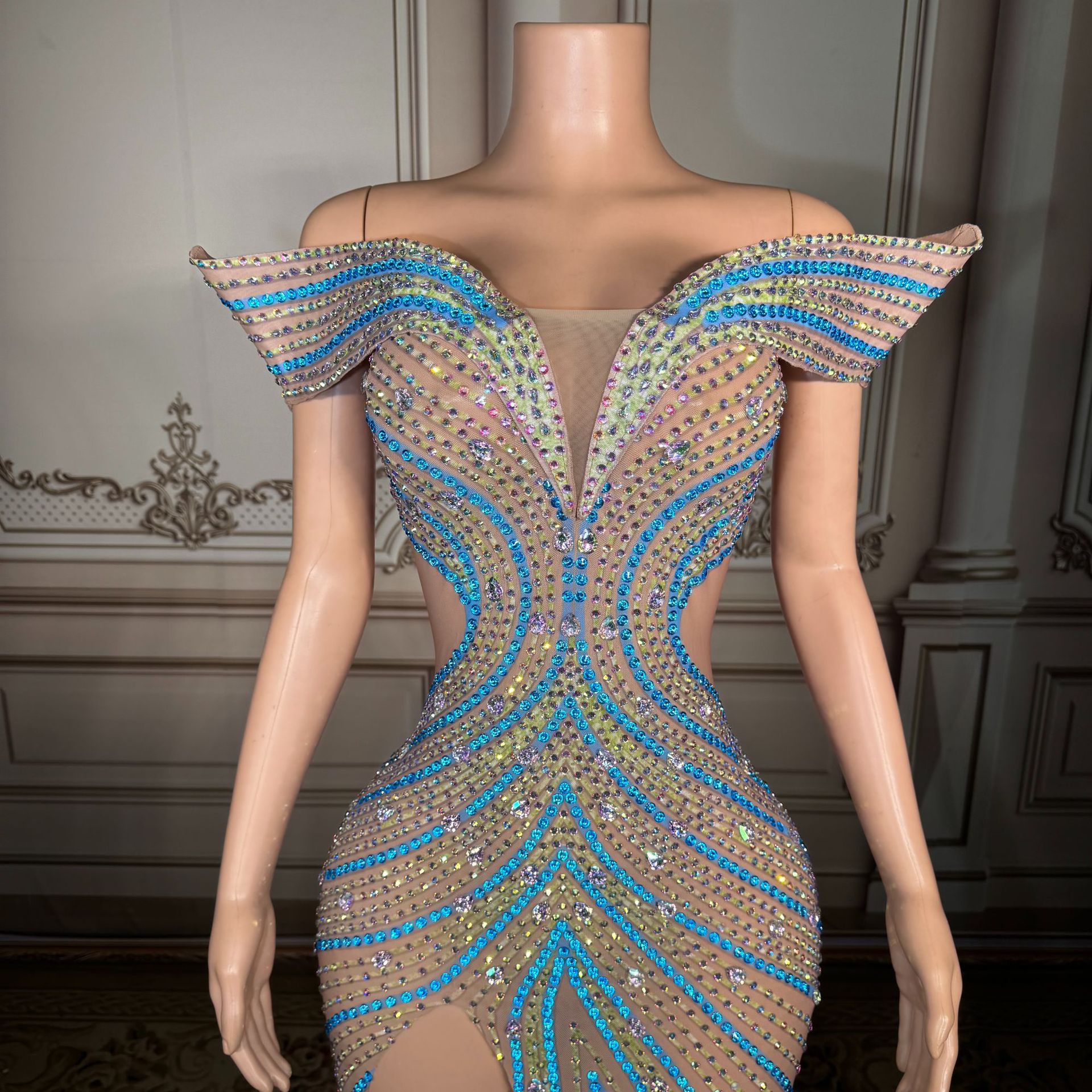 Robe de soirée asymétrique de luxe, coupe trapèze, avec fente, style long ajusté, idéale pour les mariages et les réceptions.