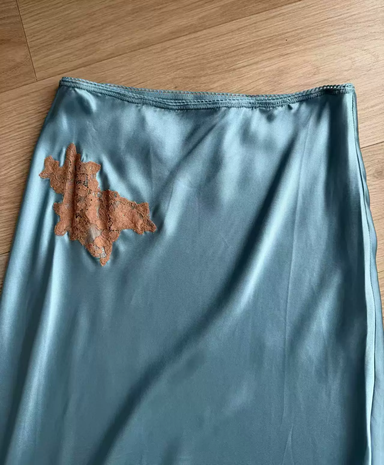 Jupe élégante en satin bleu pour femme, 100% soie, avec dentelle et ourlet élastique, coupe trapèze