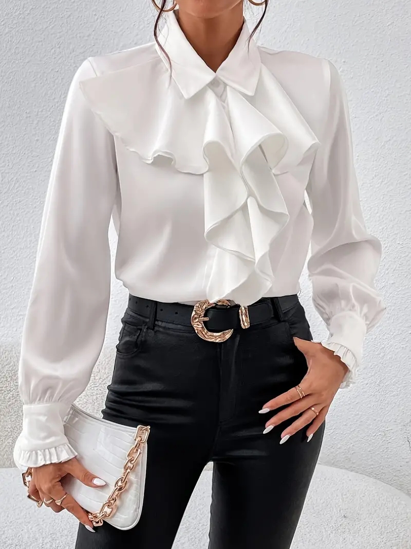 Chemise élégante pour femme à manches longues, boutonnée, avec détail volanté sur le devant et col à revers, idéale pour le bureau