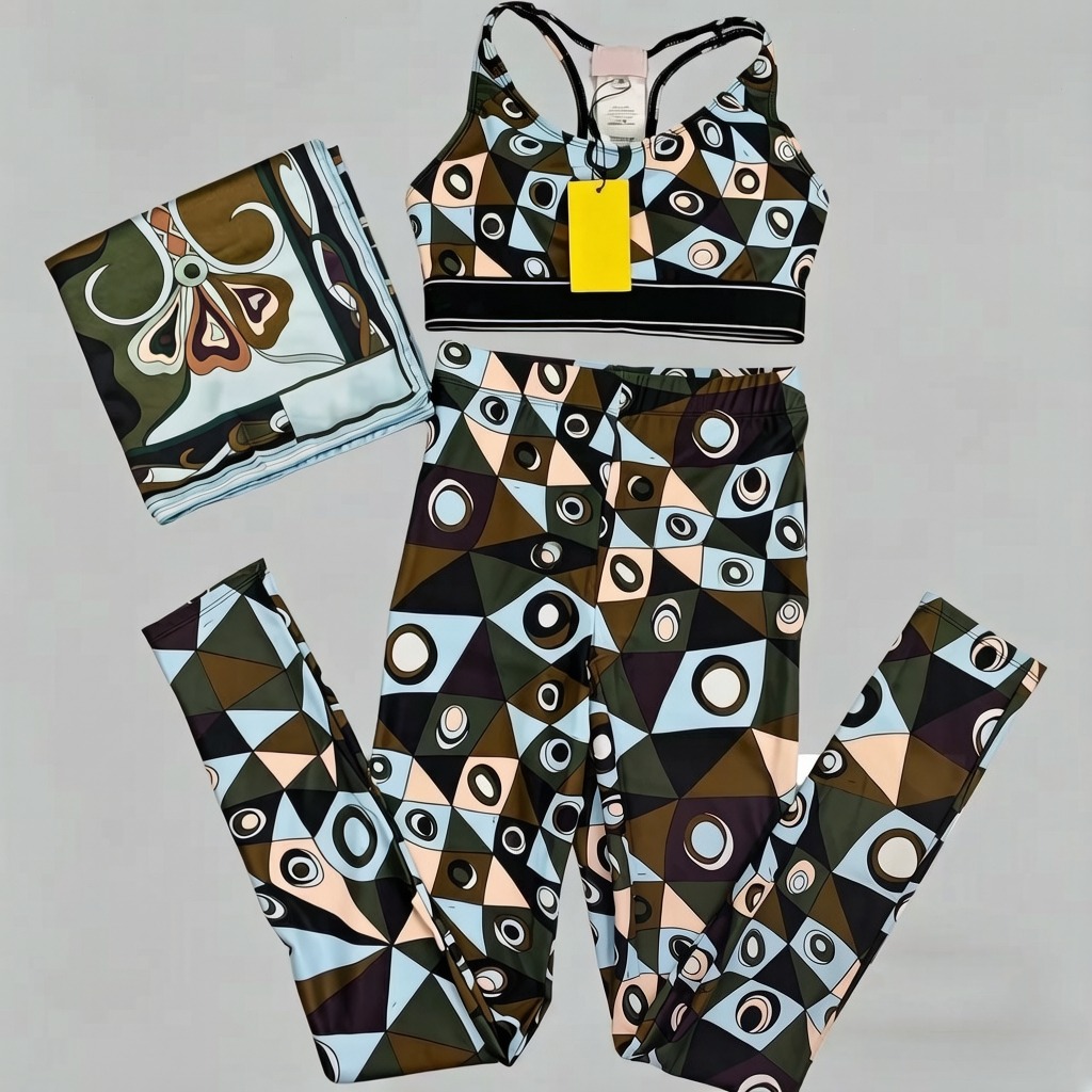 Ensembles de yoga et de sport pour femmes, design classique 2026, avec foulard bandeau et logo signature, de marque de luxe, comprenant des ensembles pantalon et des tenues de plage