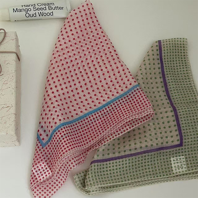 Foulard triangulaire rétro à pois, accessoires pour femmes, foulard artistique en coton doux, bonnet en satin, foulard de mode, mouchoir