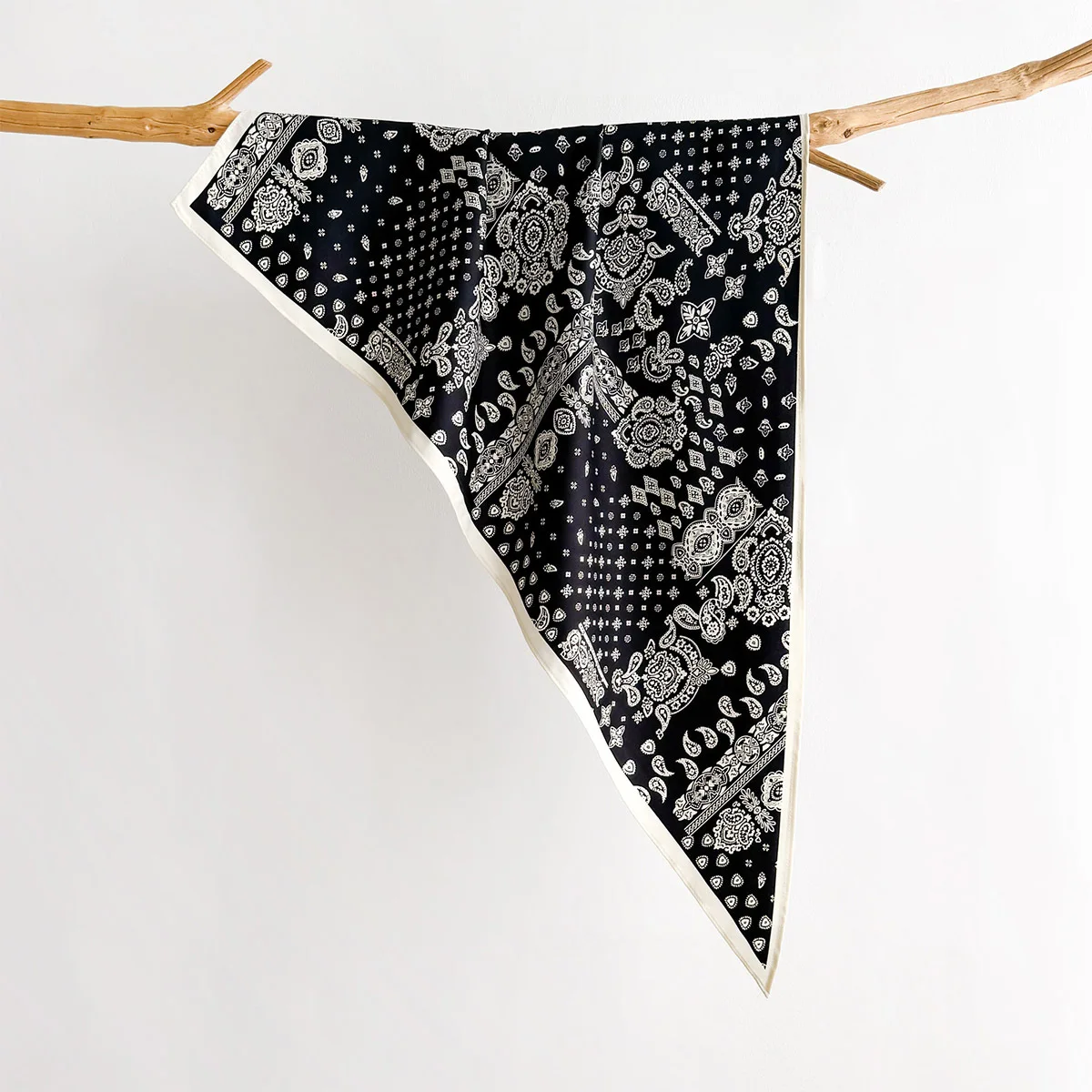 Écharpes en satin doux imitation soie, foulards carrés imprimés Paisley pour femmes, bandanas, hijab de luxe, foulards élégants, châles