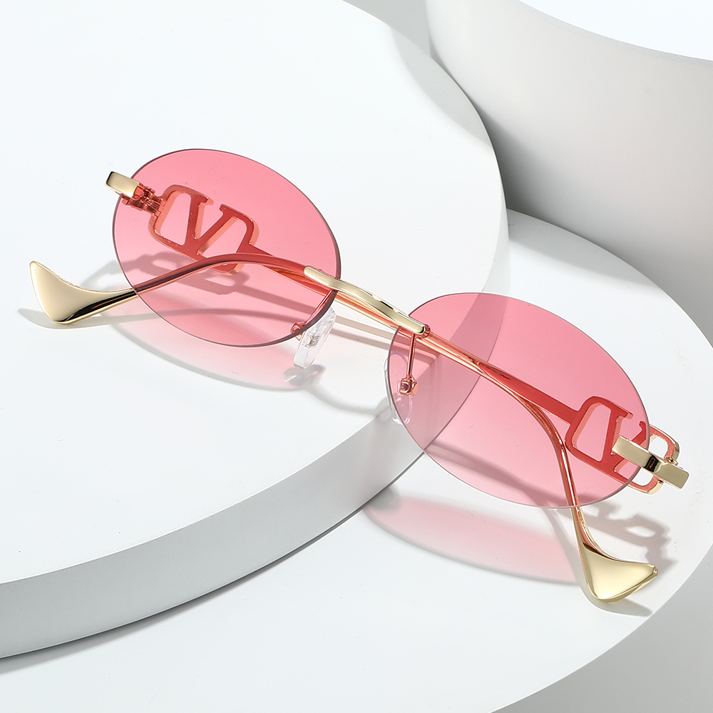 Lunettes de soleil ovales de marque de luxe pour femmes, avec lettres V découpées, mode urbaine, lunettes de soleil sans monture UV400 pour dames.