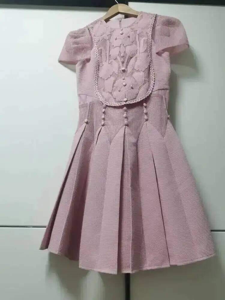 DEAT robe élégante en relief évidé à manches courtes plissée a-ligne robes de soirée pour femmes 2026 été nouvelle marée 35Z4328