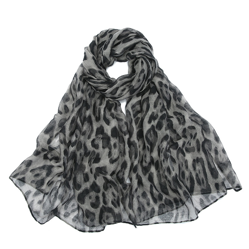 Nouvelle crème solaire Voile mince femmes écharpe été filles classique imprimé léopard foulards doux dame Foulard Viscose femme Wrap châles