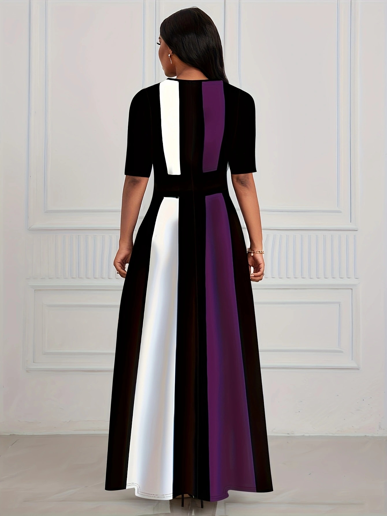 Robe femme printemps-été, coupe ajustée, style chic, pour le travail, avec contraste de couleurs.