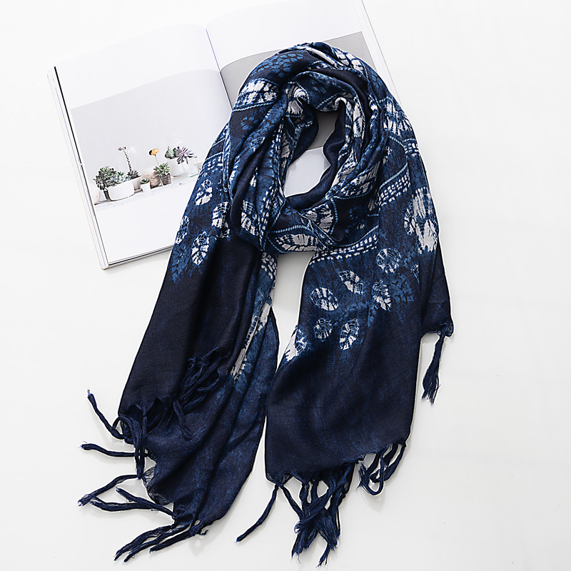 Foulard Coloré Batik pour Femme Musulmane, Long Châle, Style Ethnique, Bandana Chaud, Pompon, Bleu Marine, Hiver, 100x185cm