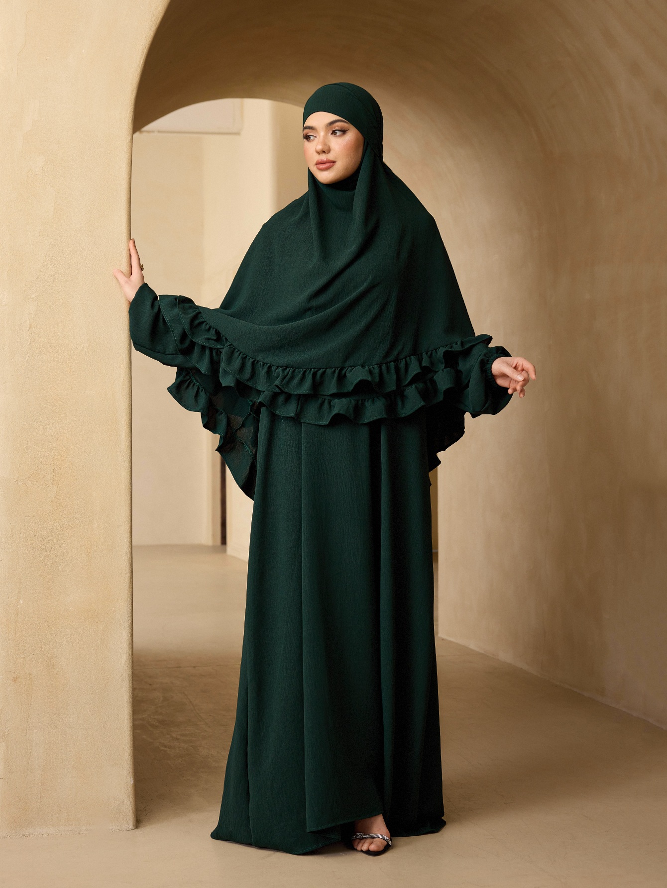 Ensemble élégant deux pièces Khimar Abaya à volants, robe de prière longue et ample avec hijab à volants pour femmes musulmanes, tenue quotidienne pour l'Aïd