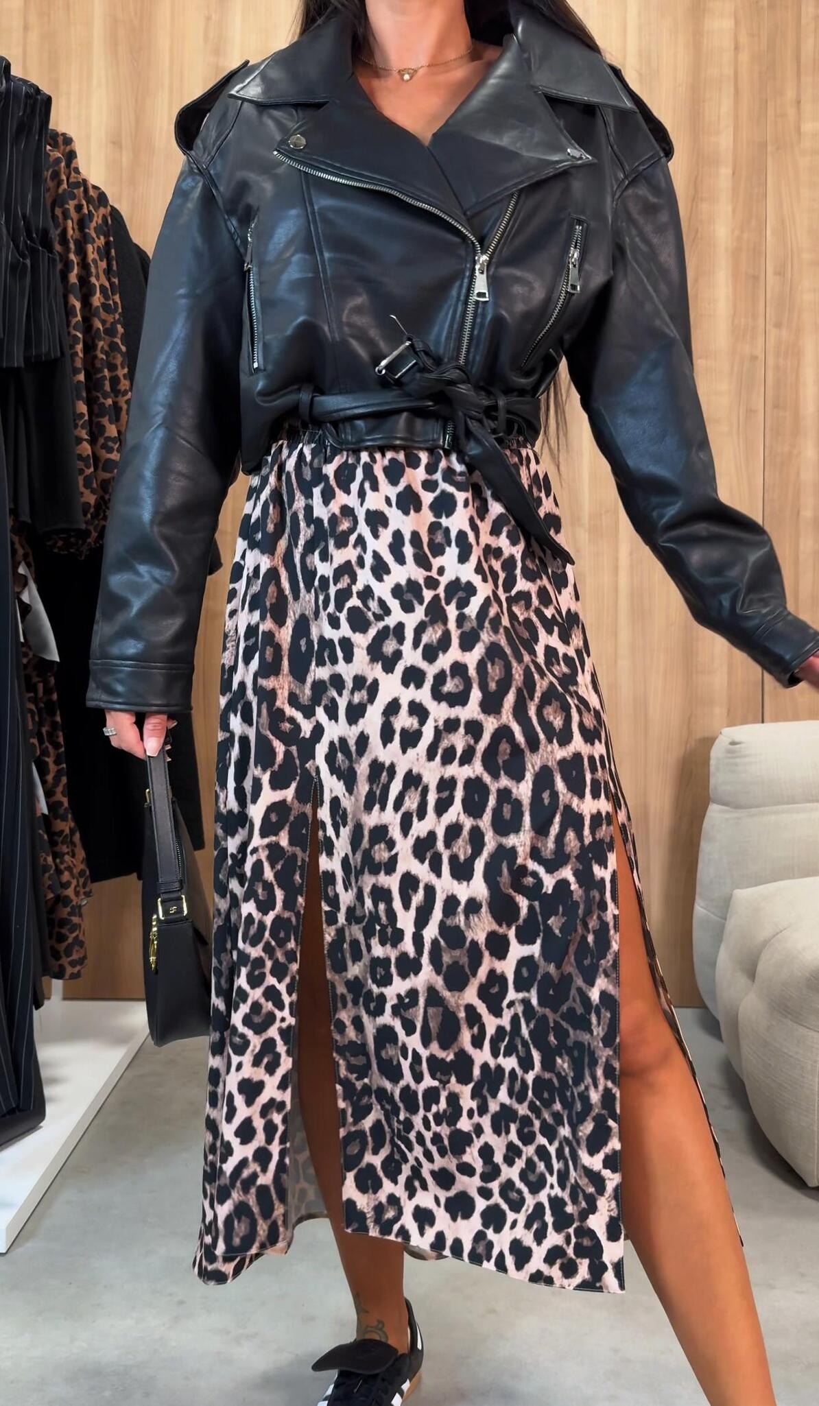 Jupe longue mi-mollet pour femme à imprimé léopard, taille haute, coupe trapèze fluide avec fente latérale, style décontracté chic streetwear