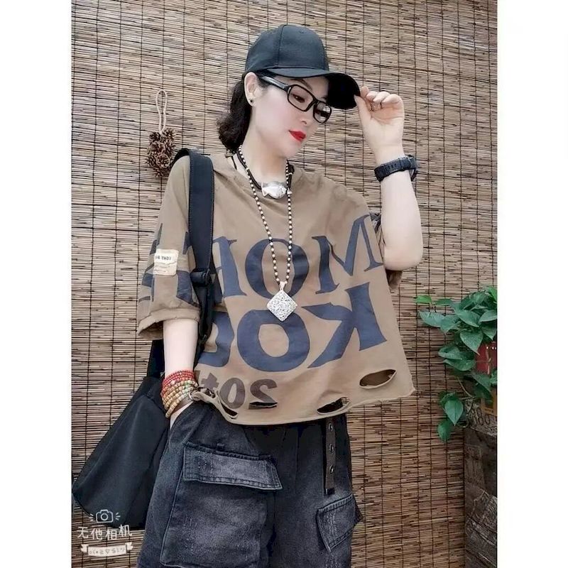 T-shirt femme littérature et Art rétro T-shirt 2025 été nouveau ample grandes lettres trou col rond T-shirt à manches courtes femmes