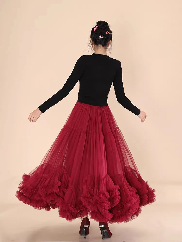 Jupe longue élégante style bohème de plage, taille haute, bouffante, fluide, coupe trapèze, design évasé, en tulle superposé à volants délicats
