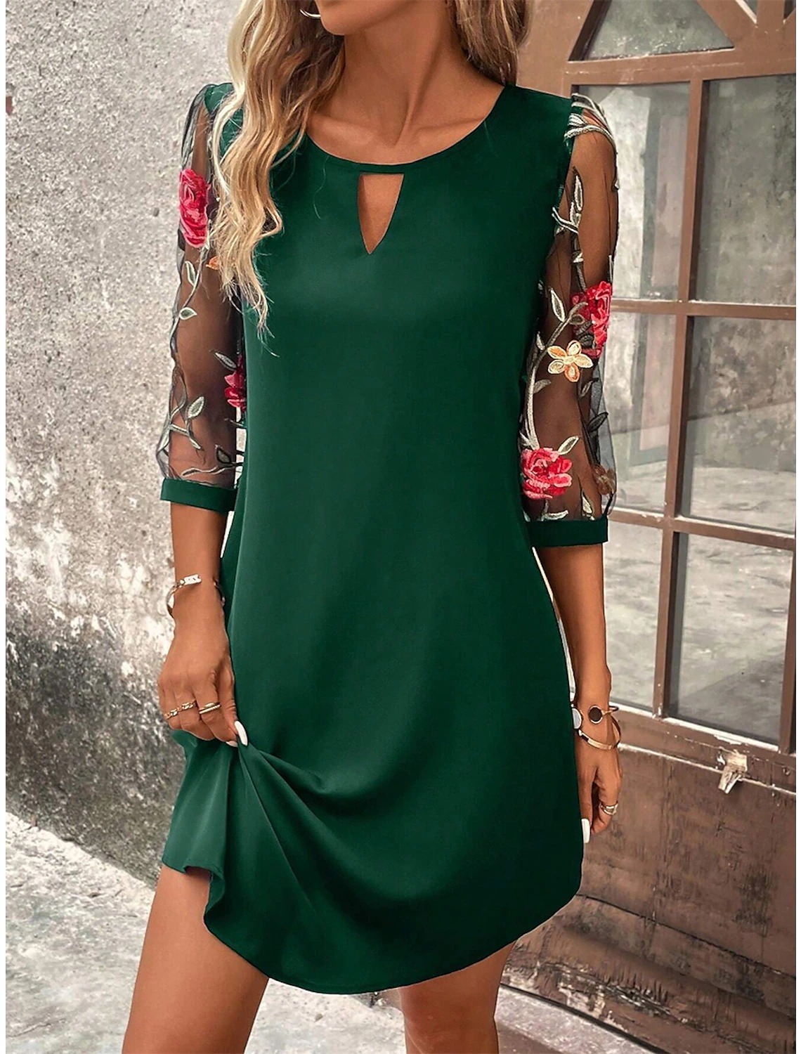 Robe d'été tendance pour femme 2026 – Mini-robe décontractée en dentelle brodée et maille, manches trois-quarts, col rond