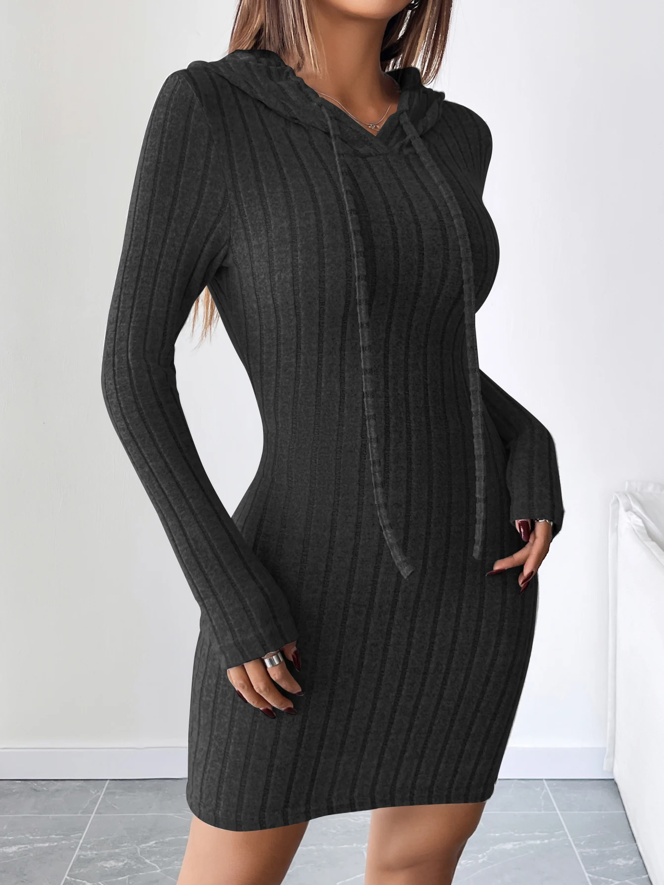 Robe ajustée à capuche tricotée côtelée à la mode avec cordon de serrage - Style décontracté confortable pour les femmes