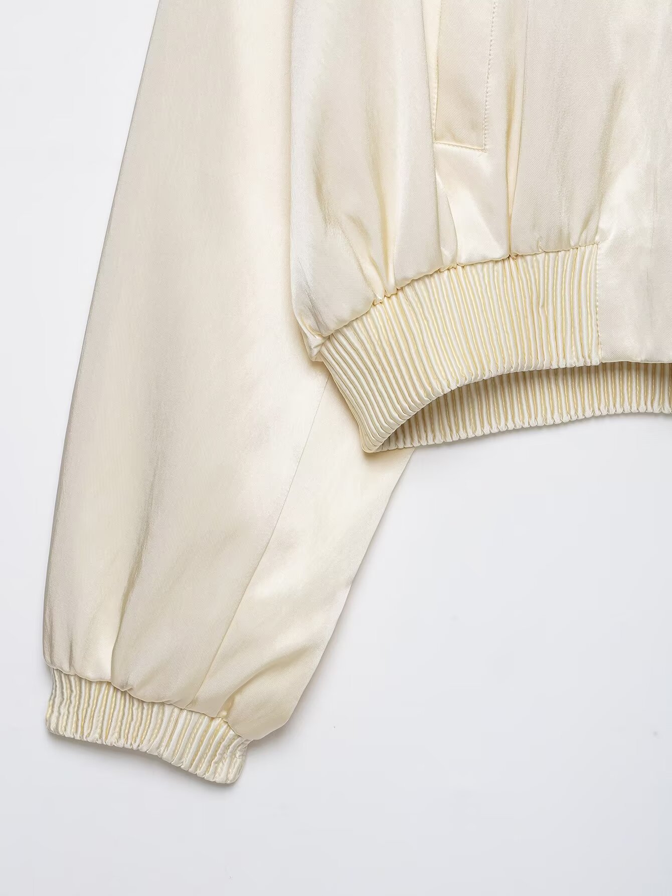 BSAY Veste Courte Femme Vintage Élégante en Satin, Col Côtelé, Fermeture Éclair, Poches, Manches Raglan Amples, Style Baseball Décontracté