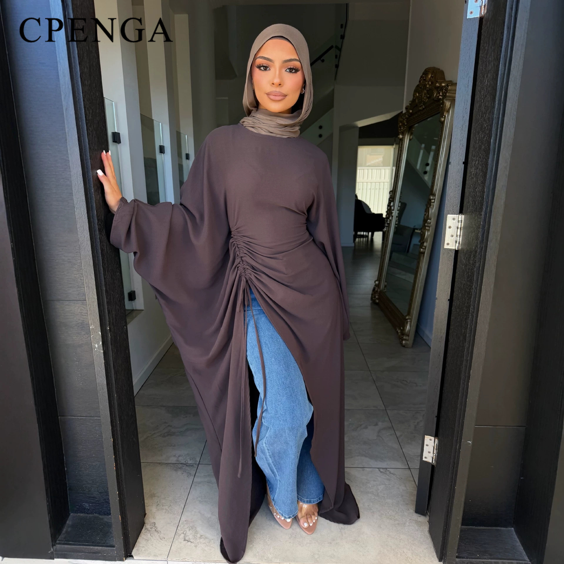2026 Robe élégante pour femme musulmane, Abaya Kaftan modeste avec fente latérale et manches chauve-souris, idéale pour les fêtes de Ramadan et d'Aïd.