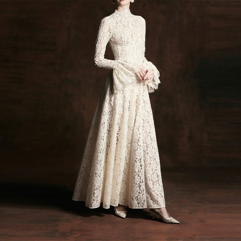 Robe longue élégante en dentelle française, style vintage et tendance, pour femme, idéale pour soirée, mariage, invitées, tenue de soirée formelle ou décontractée.