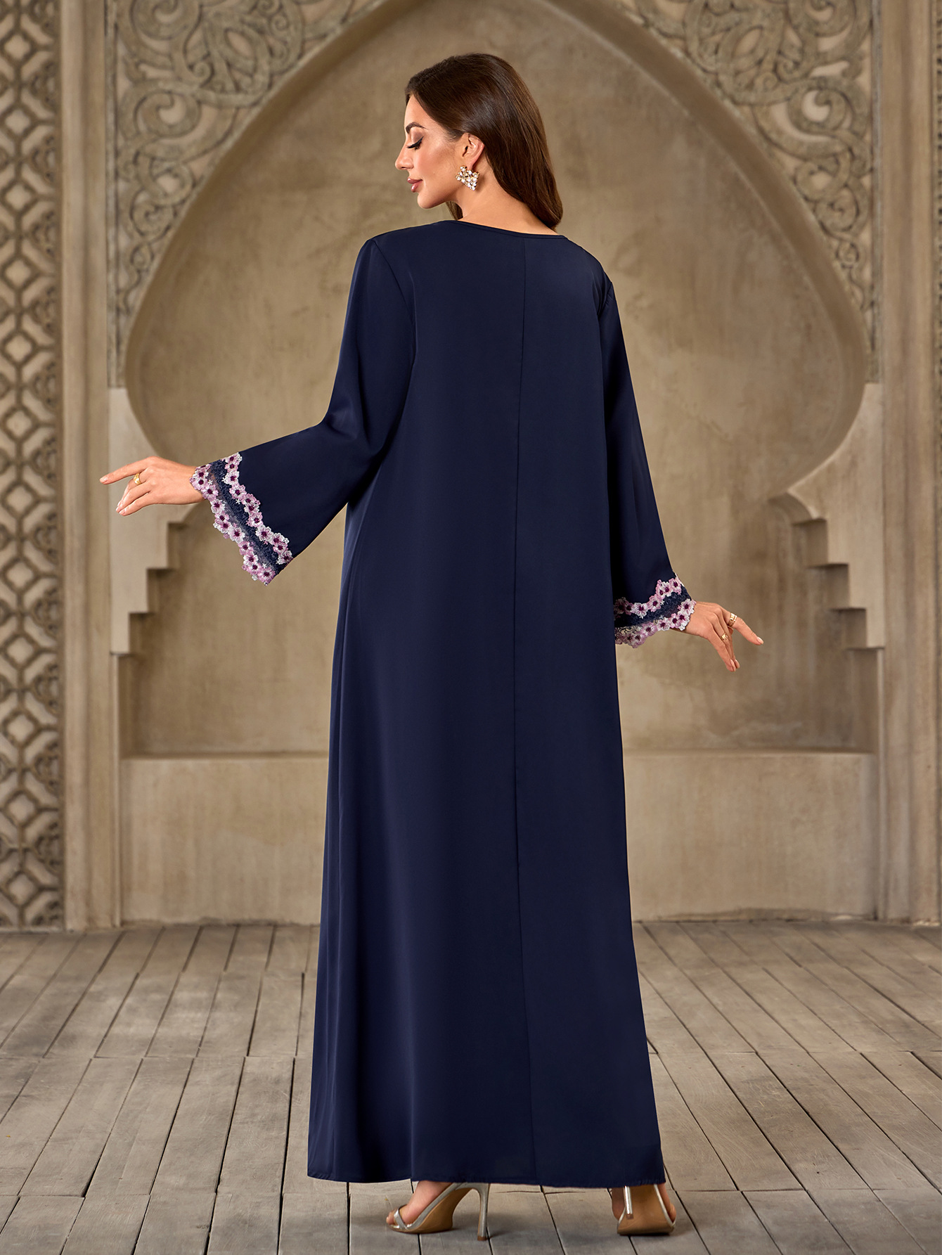 Nouvelle mode Dubaï Arabe Musulmane 2026 – Robe Abaya Femme Ample, Élégante et Luxueuse, Bleu Marine, Col en V, Manches Longues, Longueur Cheville
