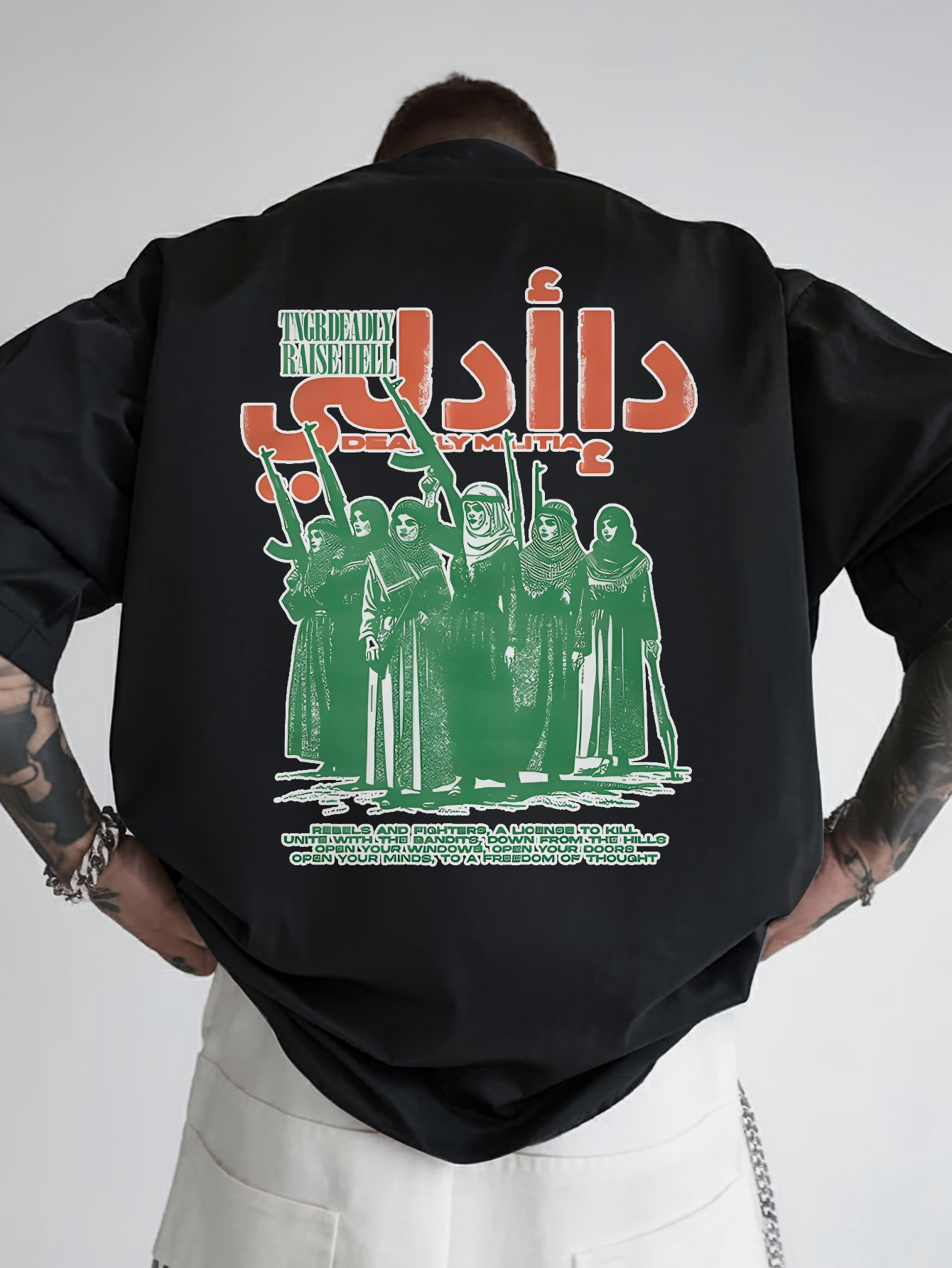 T-shirt imprimé lettres arabes, imprimé au dos, tendance et à la mode, été, polyvalent, manches courtes, tee-shirt décontracté pour tous les jours, pour hommes