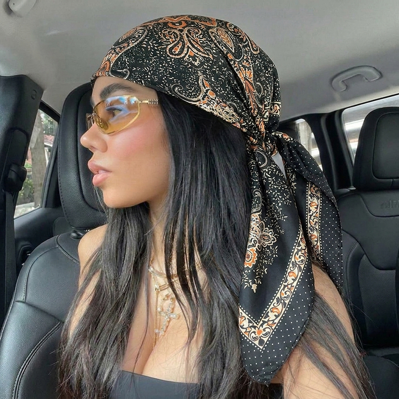 Foulard carré vintage en satin, imprimé cachemire classique, hijab doux, bandana pour femme, accessoire de cheveux pour vacances à la plage, foulard de tête, tour de cou