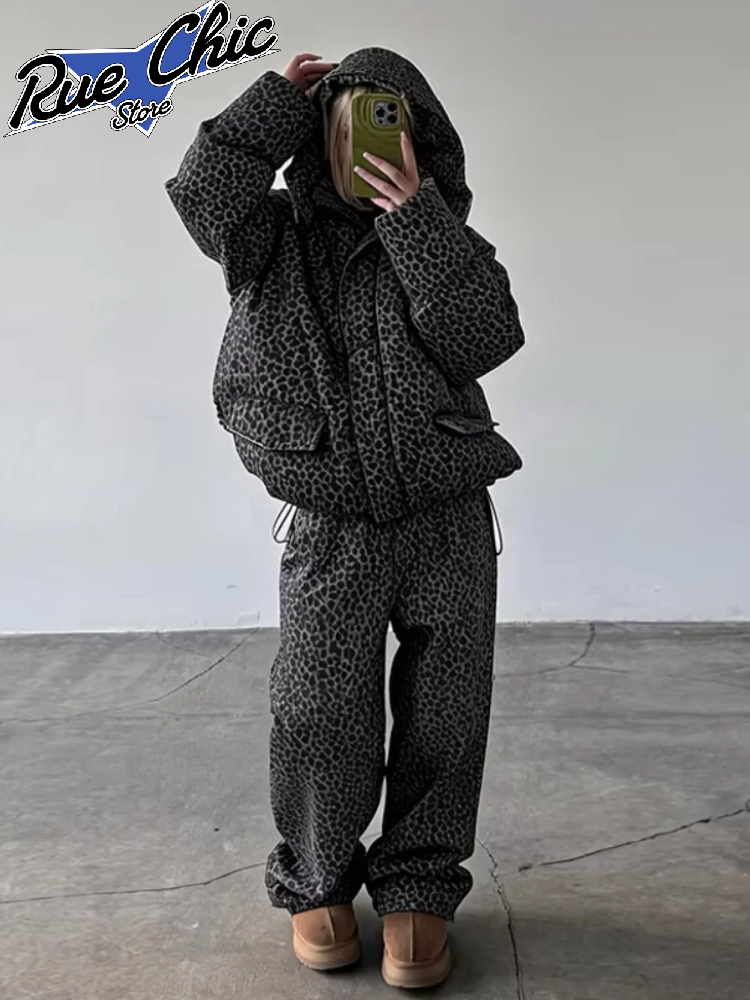 Ensemble en deux pièces pour femmes : veste en coton à imprimé léopard, manteau ample à capuche avec fermeture éclair, pantalon long à taille élastique, tenue d’hiver chaude et élégante.