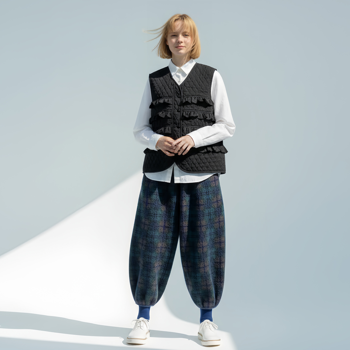 imakokoni Vêtement Femme, Veste Décontractée Sans Manches Noire Matelassée avec Volants 3D et Bordure en Dentelle, Haut d'Automne pour Femmes