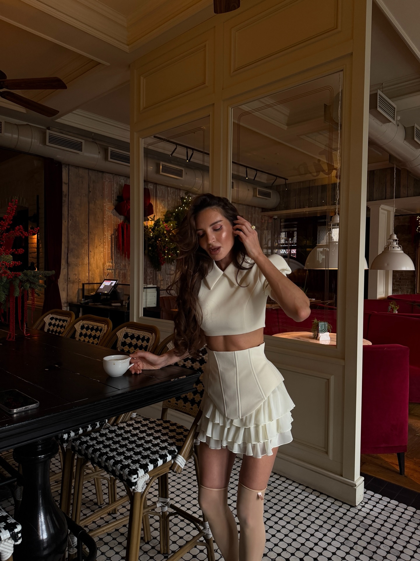Tenue 2 pièces blanche tendance pour femmes, haut court à manches bouffantes et jupe trapèze à volants, robe moulante Sexy, fête en Club, rendez-vous, Look de nuit