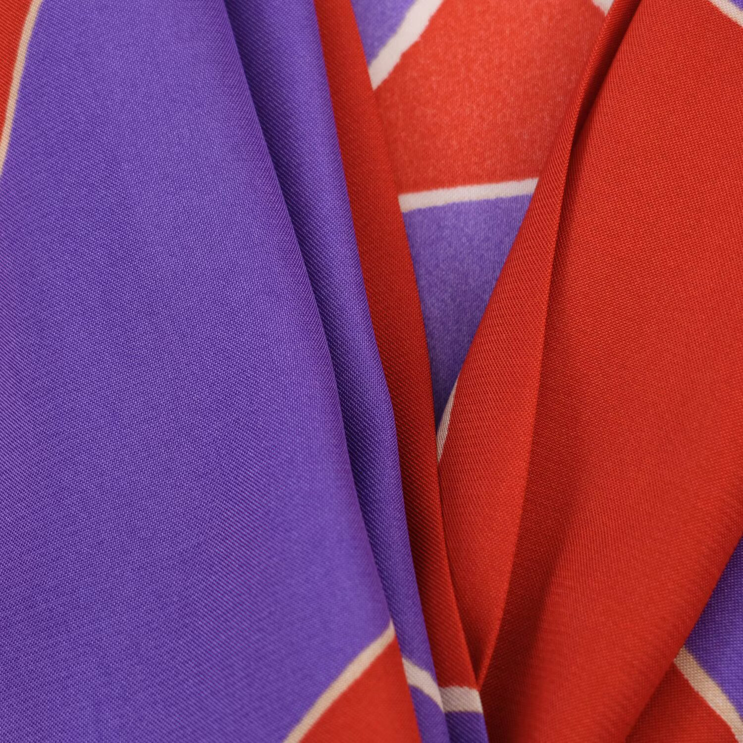 Nouvelle tenue de printemps 2026 pour femmes, style européen et américain, chemise à épaulettes rembourrées en soie imprimée, personnalisée et simple