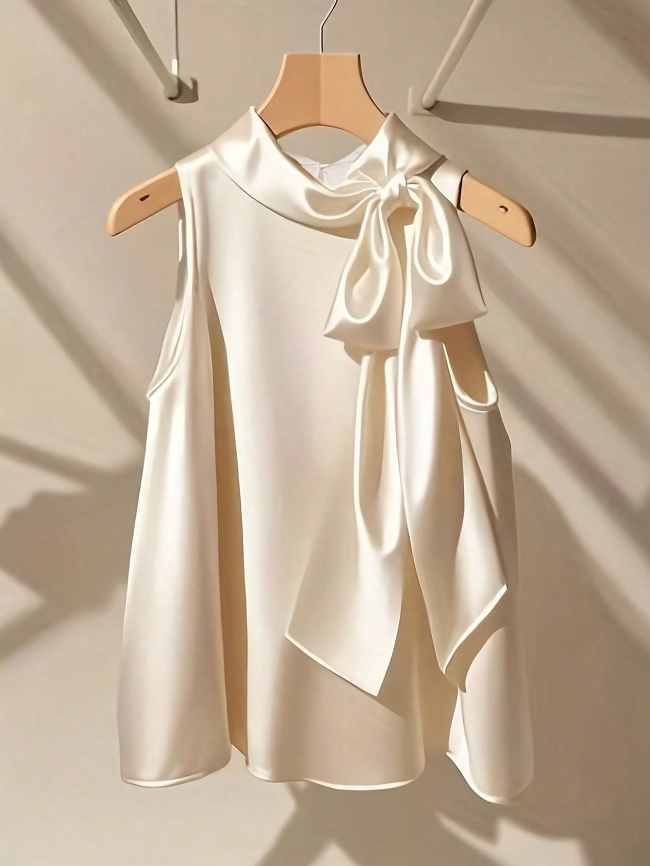 Chemisier sans manches en satin pour femmes, 100% polyester, col à nœud papillon, élégant débardeur de bureau