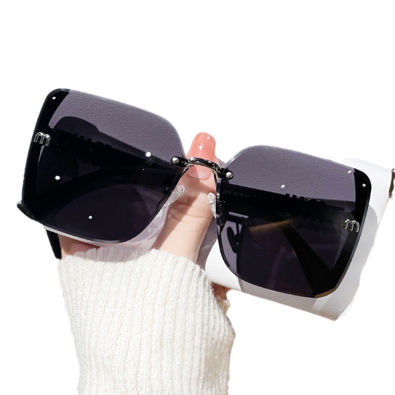 Lunettes de soleil garnies de styliste, demi-monture, lunettes de soleil rétro de haute qualité pour femmes avec paillettes, lunettes surdimensionnées pour dames