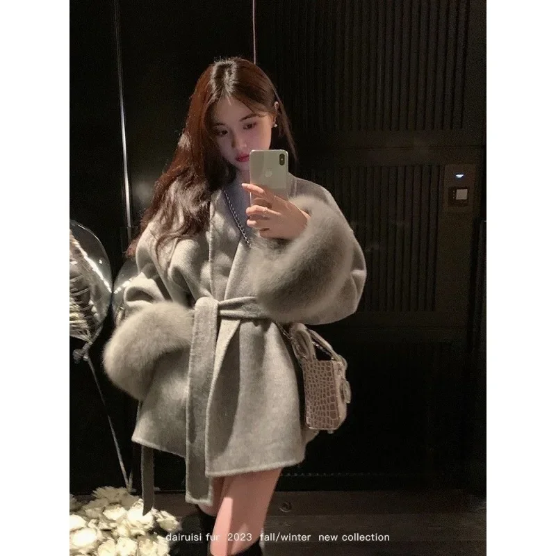 Manteau Cape en Tweed polyvalent pour femmes, modèles de ceinture, mélange de fourrure de renard artificielle très réaliste, nouvelle collection automne et hiver
