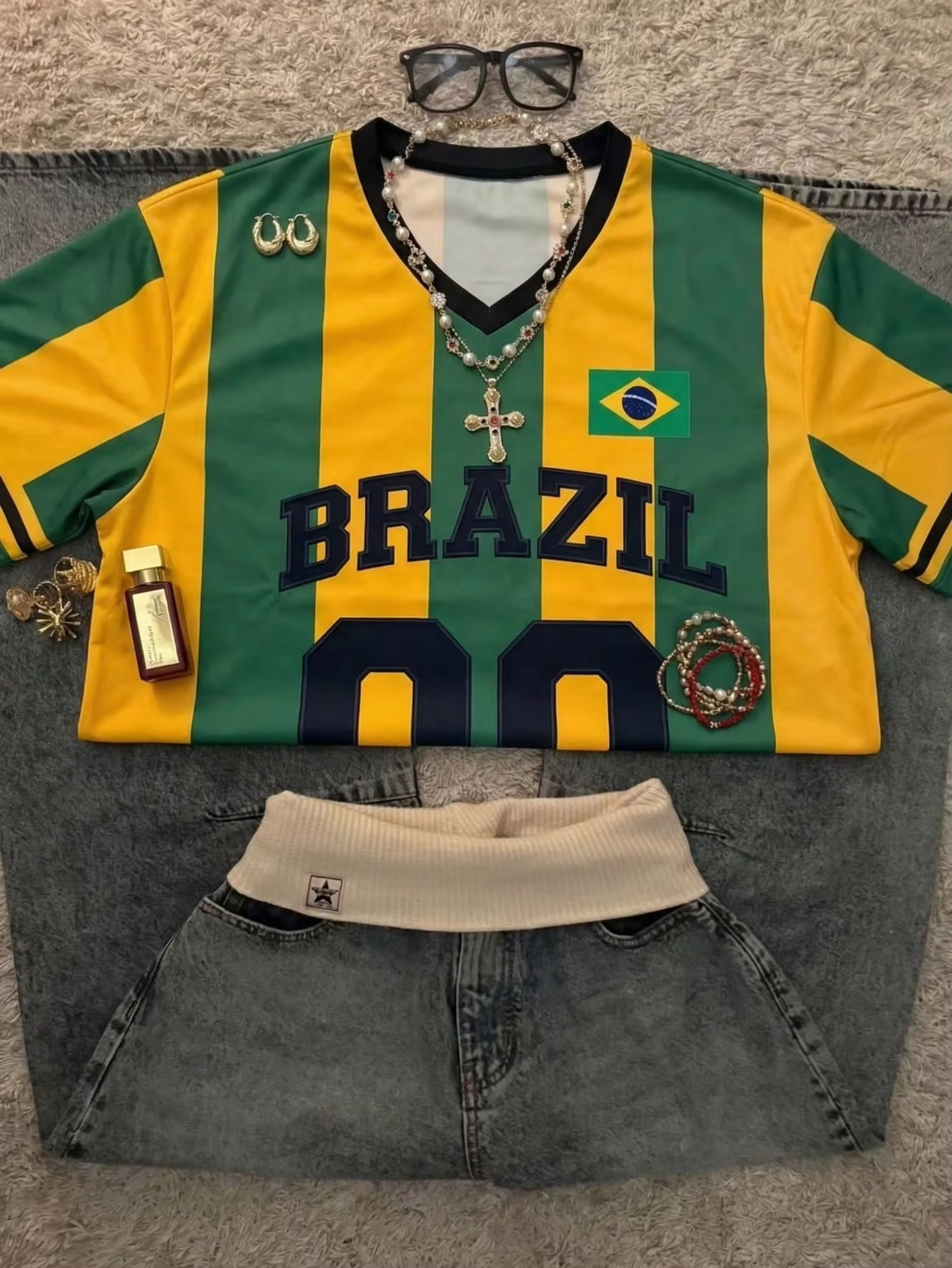 T-shirt ample à col en V imprimé rayé vert et jaune style Y2K Brésilien, streetwear sportif et élégant pour femme