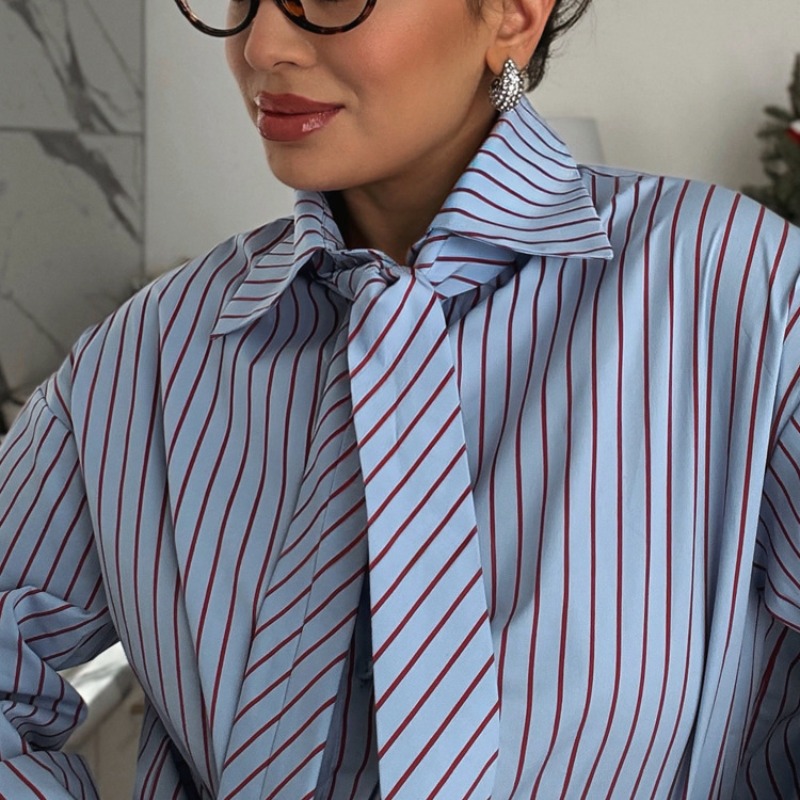Chemisier rayé style français pour femme avec cravate détachable, manches longues, coupe décontractée, élégant pour le bureau et les trajets quotidiens