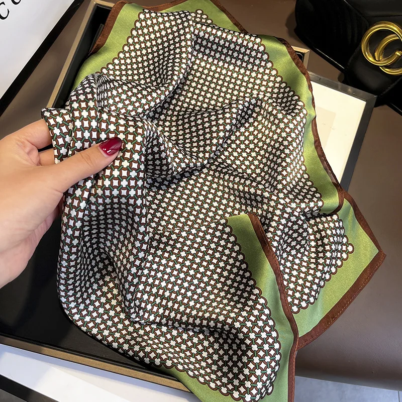 Foulards en soie 100% pour femmes, nouvelle mode d'automne 2023, foulard anti-poussière, serviette carrée de protection solaire populaire, châle de luxe imprimé léopard