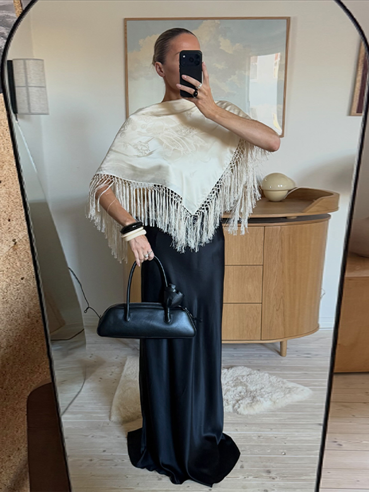 Nouvelle Écharpe Jacquard à Pompons Sexy pour Femme – Légère, Polyvalente, Idéale pour les Vacances et le Quotidien, Accessoire de Mode Féminin