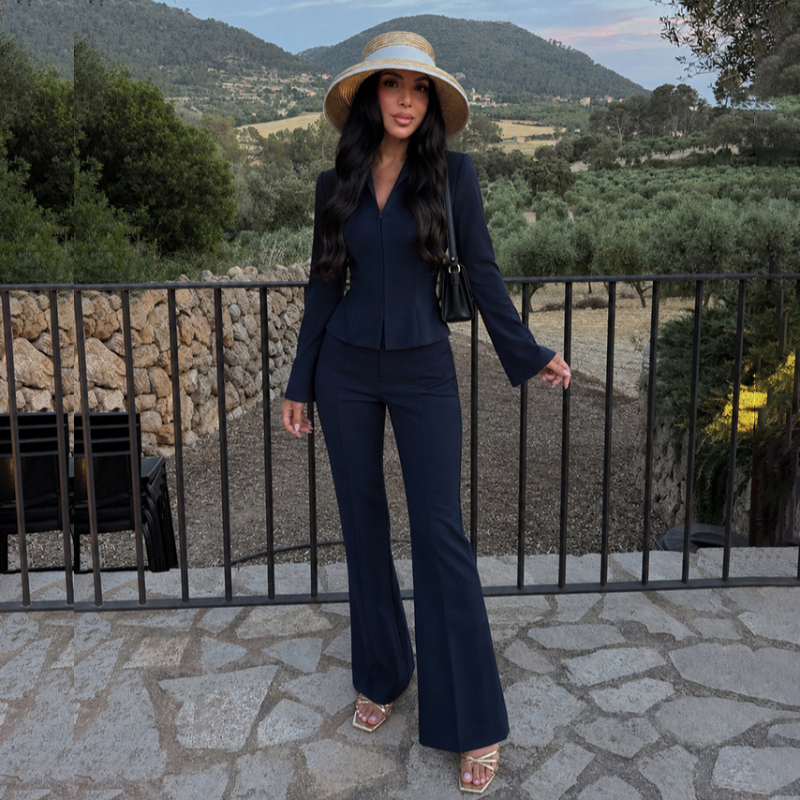 Ensemble tailleur deux pièces pour femme : Blazer ajusté à manches longues avec peplum et pantalon évasé taille haute – Tenue décontractée et professionnelle pour le bureau