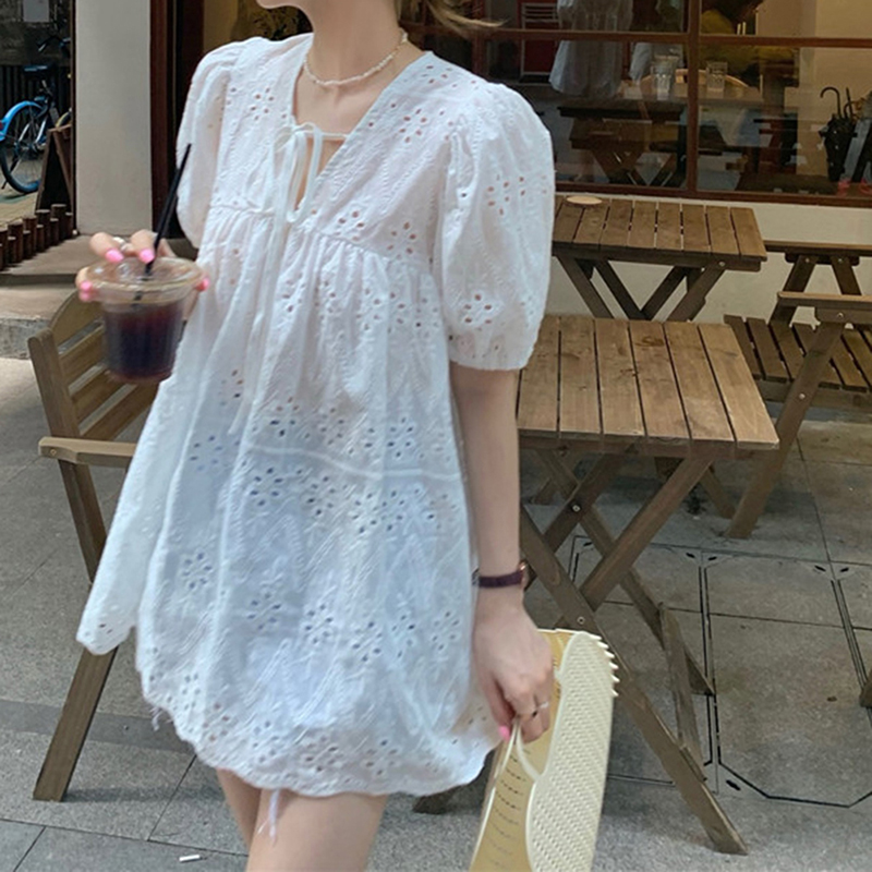 Robe en dentelle à manches bouffantes évidées pour femmes, chemisiers assortis, col en V, mince, monochromatique, simple, décontracté, mode féminine, été