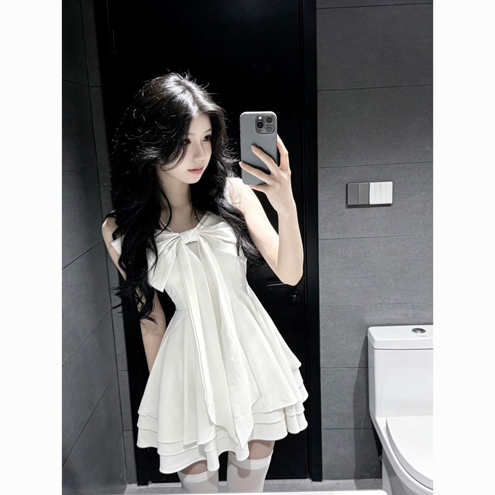 Robe à bretelles de style français pour femme, élégante, blanche, avec nœuds décoratifs, volants superposés, mini-robe mignonne et tendance, style vintage streetwear